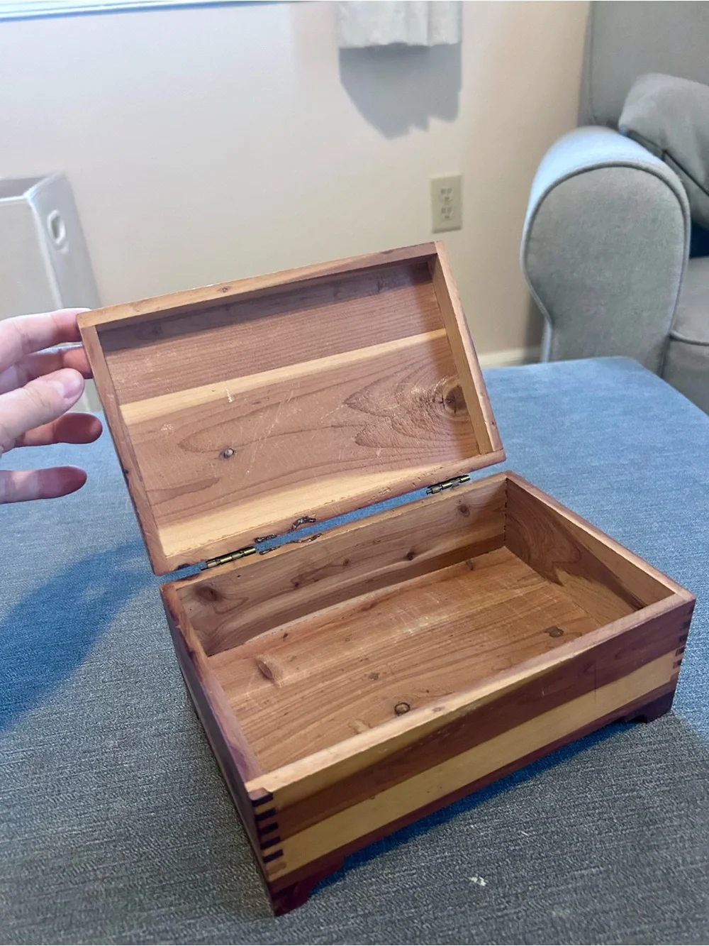 Vintage Aromatic Cedar Wood Trinket Box Carved Lid 8
